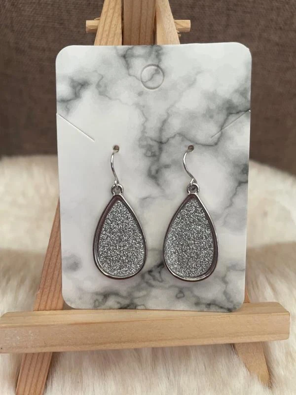Boucles d’oreilles goutte élégante argentée pailletée – photo 3